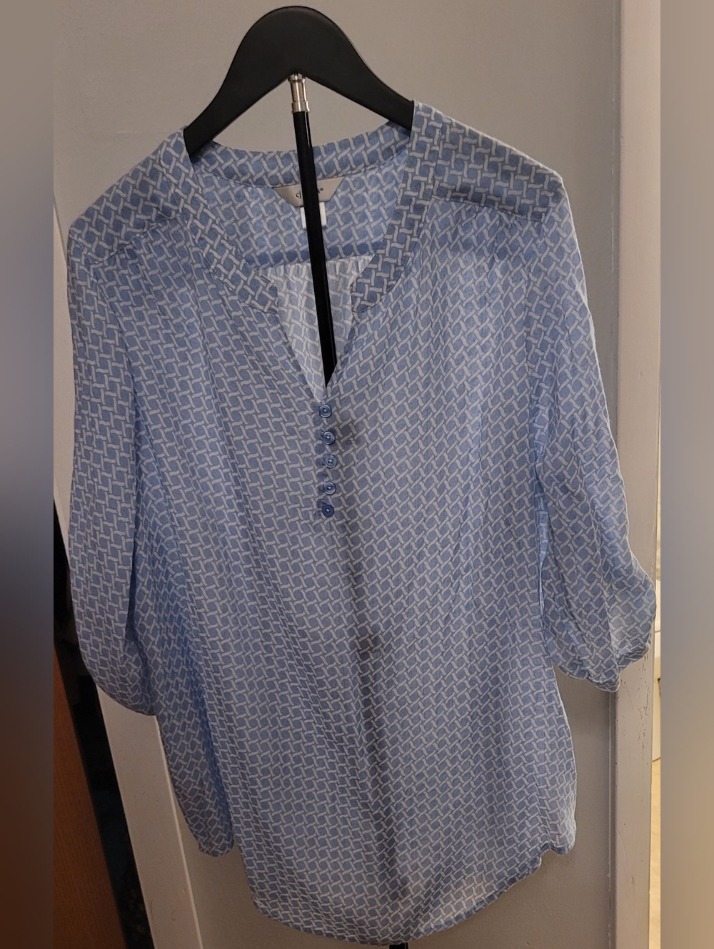 CJ Banks Blue White Print Blouse 1X Roll Tab Sleeve Lightweight Top Plus Size